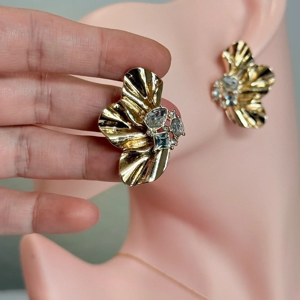 ⚜️Elegant Gold Floral Design Earrings With Cubic Zirconia